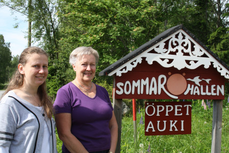 Monika Nissander ja Marléne Ström toivottavat vierailijat tervetulleeksi